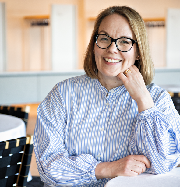 Heidi Kuusava iloitsee Accountorin asiantuntija-avusta