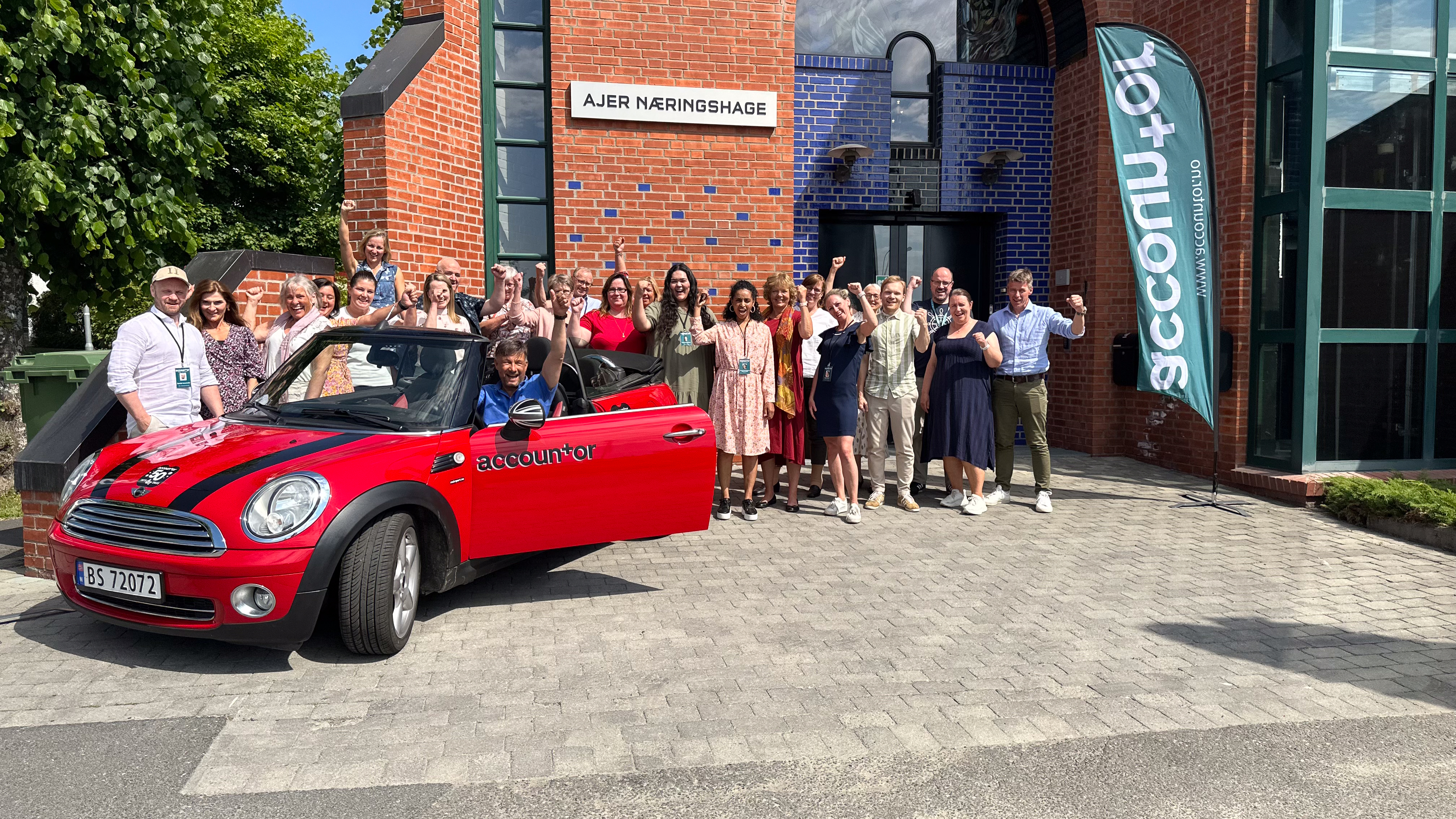 Hele gjengen samlet for å feire Accountor Hamar 50 år