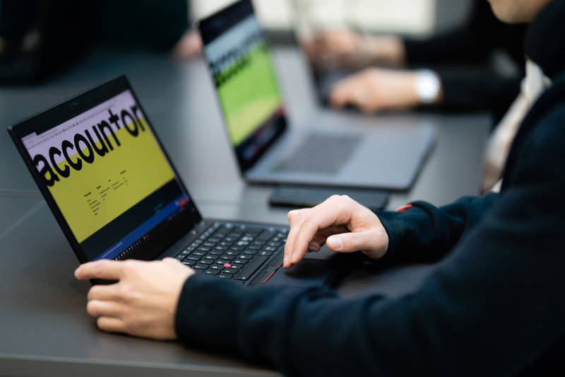 laptop-accountot-logo