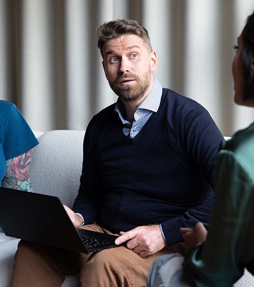 Tilinpäätös ihmetyttää miestä.