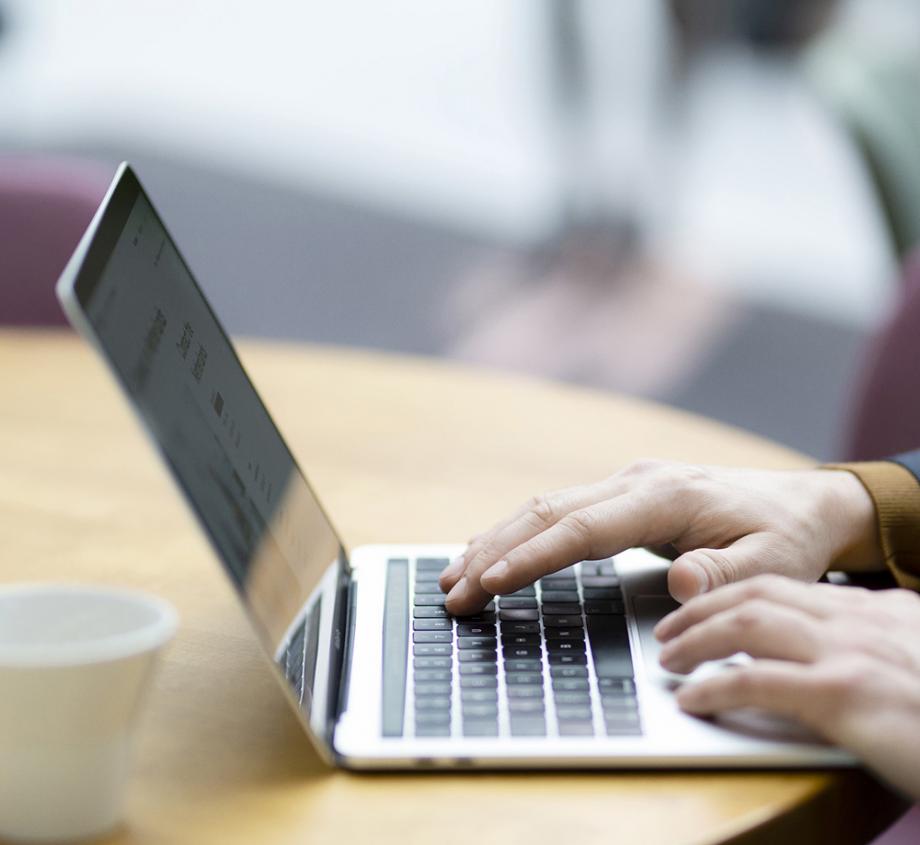 Electronic document management with employees in Russia